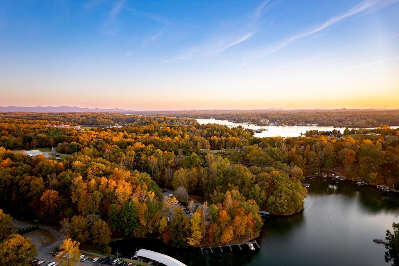 Halesford Harbour Resort - Smith Mountain Lake Moneta Exterior photo