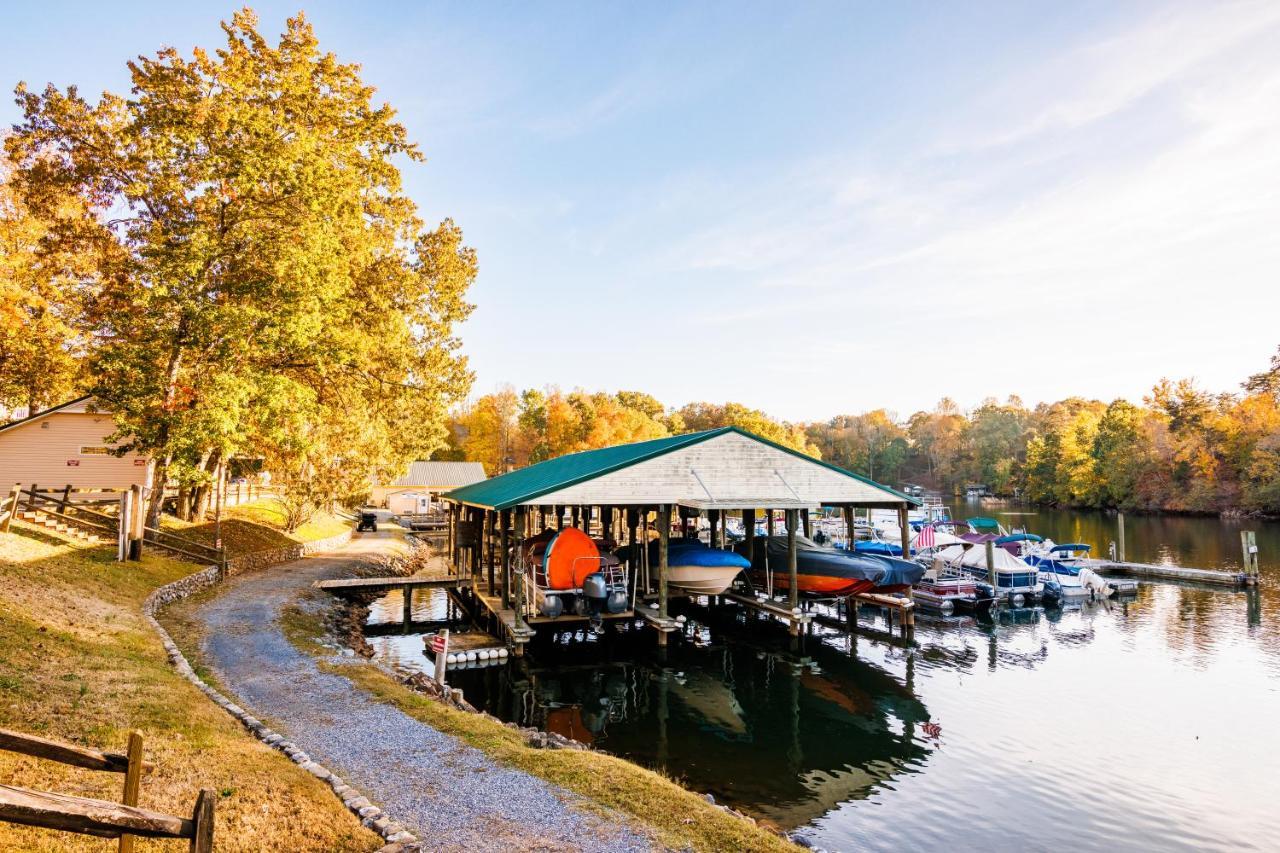 Halesford Harbour Resort - Smith Mountain Lake Moneta Exterior photo